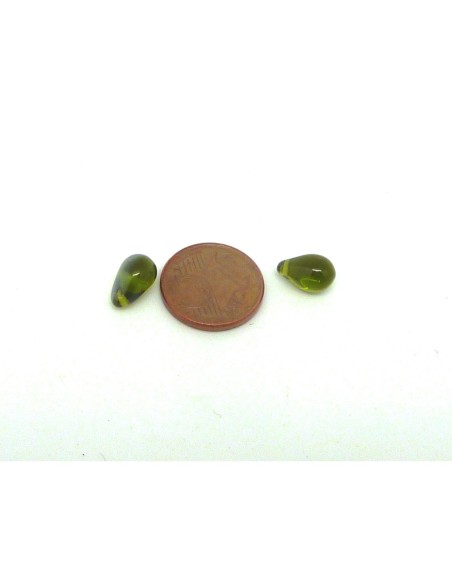 Perle goutte en verre vert olivine irisé
