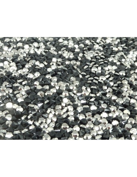 1 bande de 1cm de large sur 11cm de long de strass thermocollant caviar de couleur noir et argenté