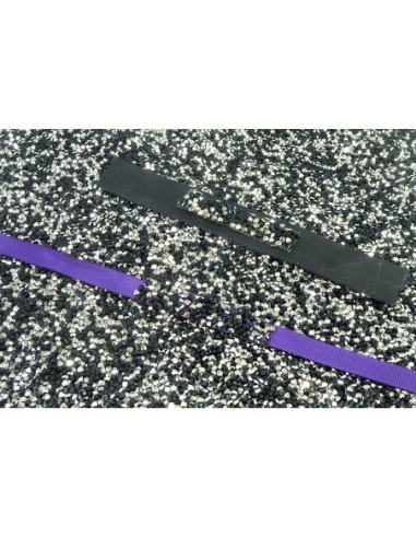 1 bande de 1cm de large sur 11cm de long de...