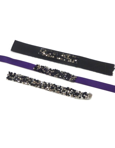 1 bande de 1cm de large sur 11cm de long de strass thermocollant caviar de couleur noir et argenté