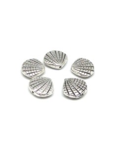 Perle coquille Saint Jacques en métal argenté travaillé
