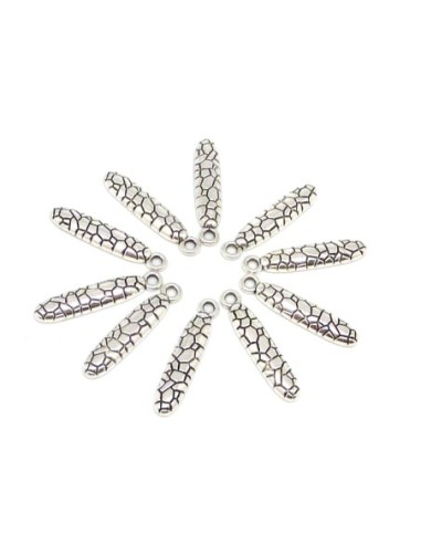 5 Breloques, pendentifs long palet 33,5mm X 7,1mm en métal argenté gravé de formes asymétriques