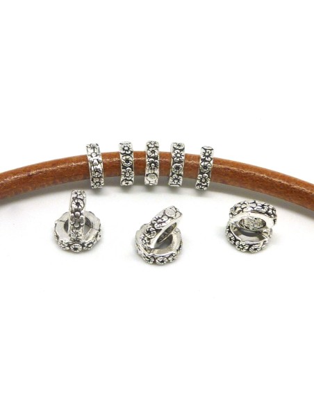 10 Perles rondelle 10,5mm à gros trou 5,9mm en métal argenté gravé de fleurs