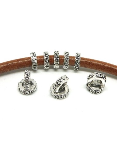 10 Perles rondelle 10,5mm à gros trou 5,9mm en métal argenté gravé de fleurs