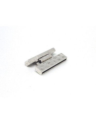 Manchette clip en métal argenté martelé