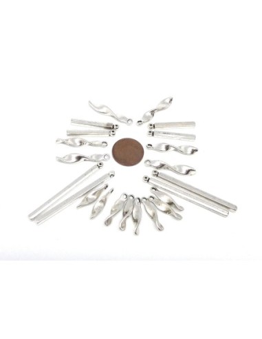 Pendentif tige cubique et torsade de couleur argenté en métal