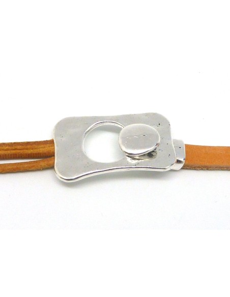 Fermoir crochet toggle rectangle pour lanière de 8-9mm en métal argenté martelé