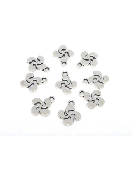 Breloque croix basque en métal argenté , pendentif 15,4mm