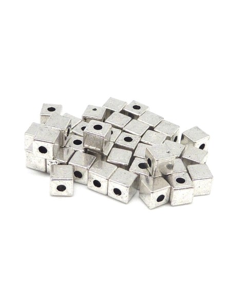 Perle cube en métal argenté lisse