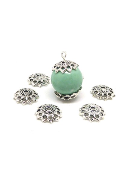 30 Calottes, coupelles en métal argenté travaillées 12mm 30 Calottes, coupelles en métal argenté travaillées 12mm