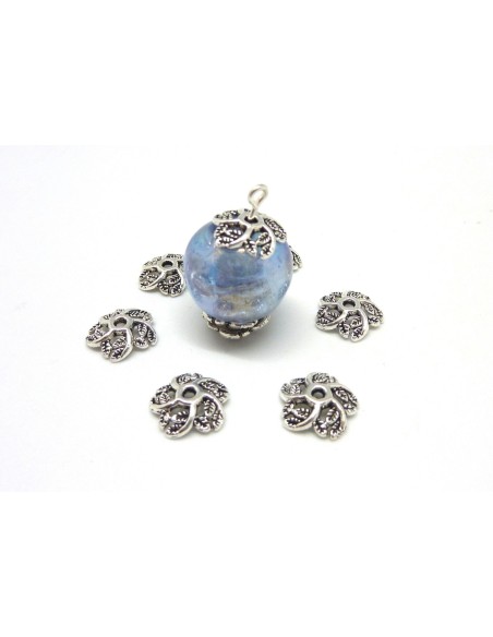 30 Calottes, coupelles en métal argenté travaillées 10,7mm 30 Calottes, coupelles en métal argenté travaillées 10,7mm