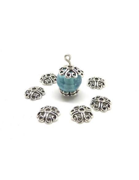 30 Calottes, coupelles en métal argenté travaillées motif coeur 8,9mm
