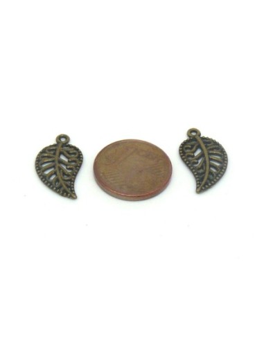 Breloque metal couleur bronze forme feuille