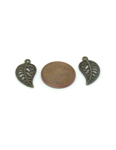 Breloque metal couleur bronze forme feuille Breloque metal couleur bronze forme feuille