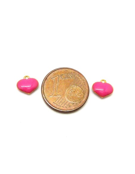 5 petites breloques coeurs émaillés recto/verso 6,9mm de couleur rose sur base laiton