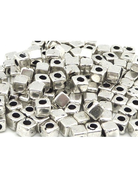 Petite perle cube argenté en métal pour bracelet wrap fin