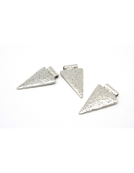 Pendentif géométrique en métal de couleur argenté