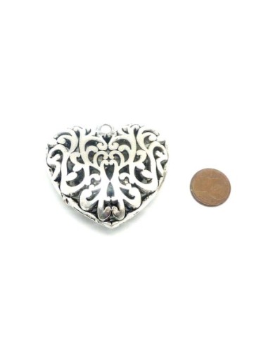 Grand Pendentif coeur grelot ajouré en métal...