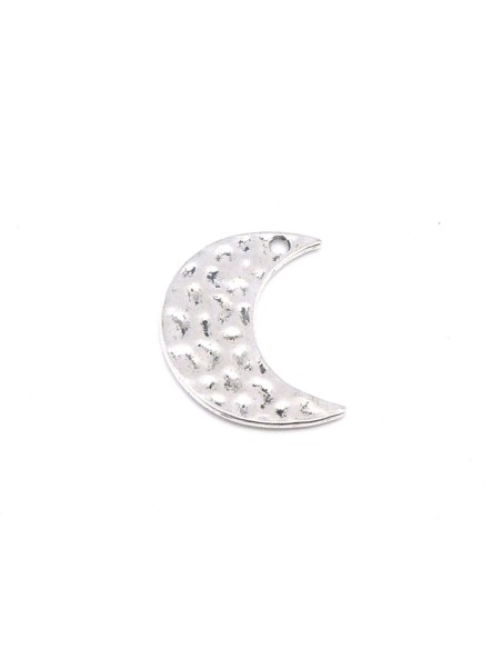 Pendentif lune argenté en métal martelé