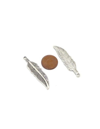 Pendentif plume 42,1mm en métal argenté travaillé