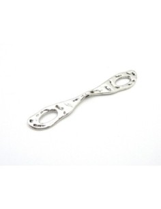 1 grand Intercalaires aile évidé en métal argenté martelé 8cm 2