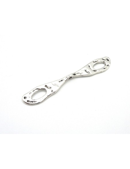 1 grand Intercalaires aile évidé en métal argenté martelé 8cm