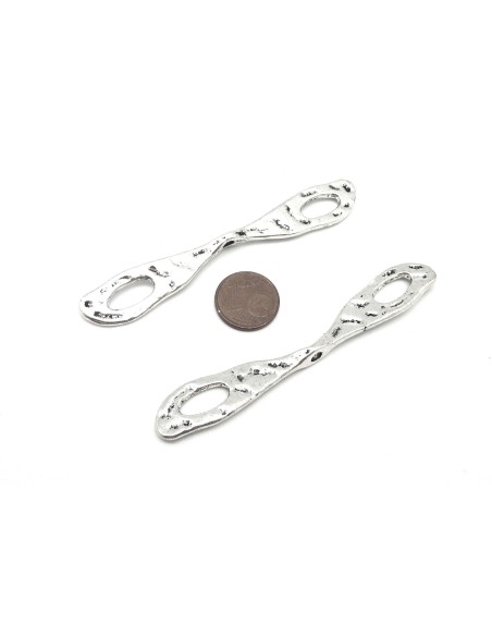 1 grand Intercalaires aile évidé en métal argenté martelé 8cm