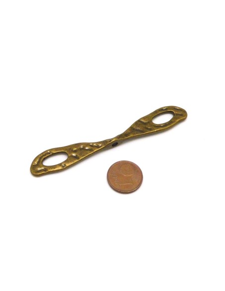 1 grand Intercalaires aile évidé en métal de couleur bronze martelé 8cm