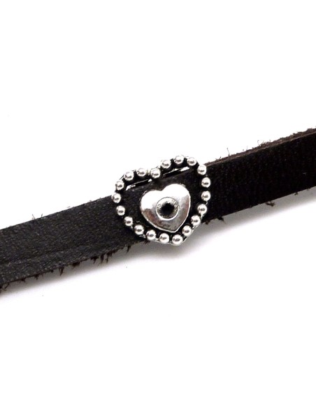 10 Perles passant coeur travaillé pour lanière de 7mm en métal argenté