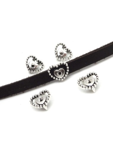 Perle passant coeur travaillé pour lanière de 7mm en métal argenté