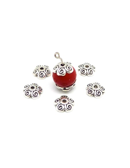 30 petites Calottes, coupelles en métal argenté travaillées motif fleur celtique 7,1mm