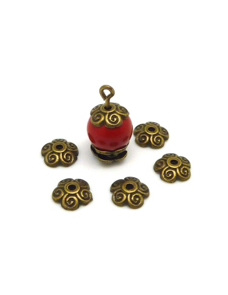 30 petites Calottes, coupelles en métal de couleur bronze travaillées motif fleur celtique 7,1mm