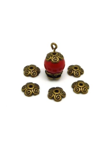 30 petites Calottes, coupelles en métal de couleur bronze travaillées motif fleur celtique 7,1mm