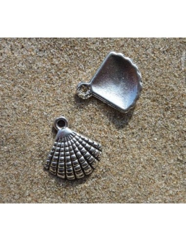 Charm coquillage en métal argenté