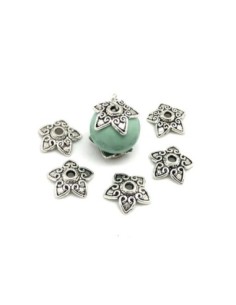 30 Calottes, coupelles en métal argenté travaillées motif coeur en étoile 13mm