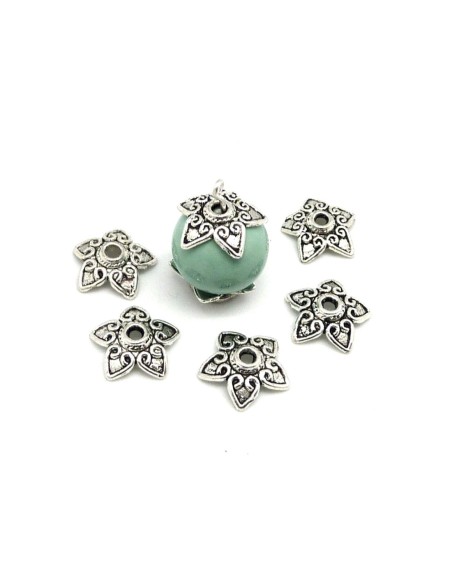 30 Calottes, coupelles en métal argenté travaillées motif coeur en étoile 13mm