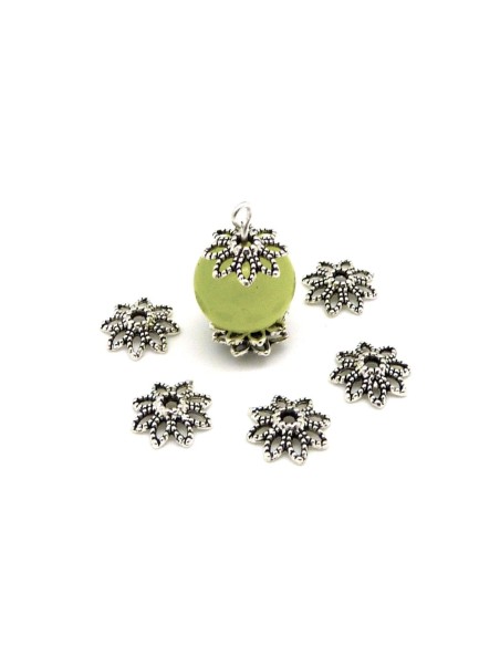 30 Calottes, coupelles en métal argenté travaillées évidé motif fleur 9,8mm