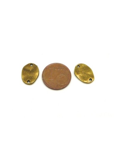 Perle connecteur ovale en métal de couleur bronze légèrement martelé 9,8mm x 13,2mm
