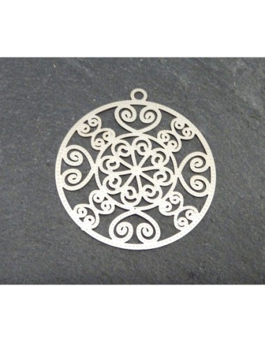 2 Pendentifs Estampes en filigrane motif arabesque coeur travaillé en forme de fleur 34mm en métal argenté très fin