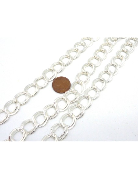 Chainette maillon double forçat en métal argenté ciselé