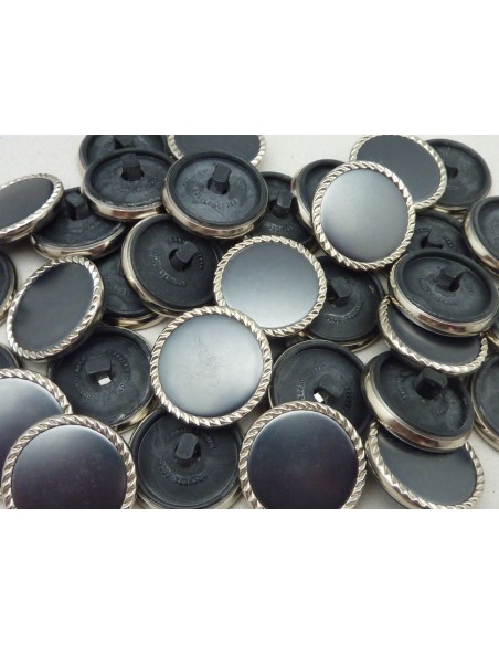 Bouton rond gris et argenté pour couture Bouton rond gris et argenté pour couture