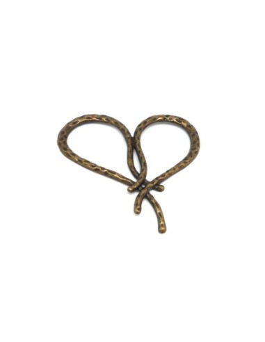 Grand Pendentif connecteur coeur évidé noeud en métal de couleur bronze martelé 9cm