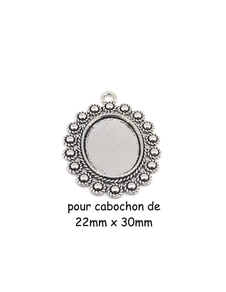 Pendentif argenté pour cabochon ovale 22mm x 30mm en métal ouvragé
