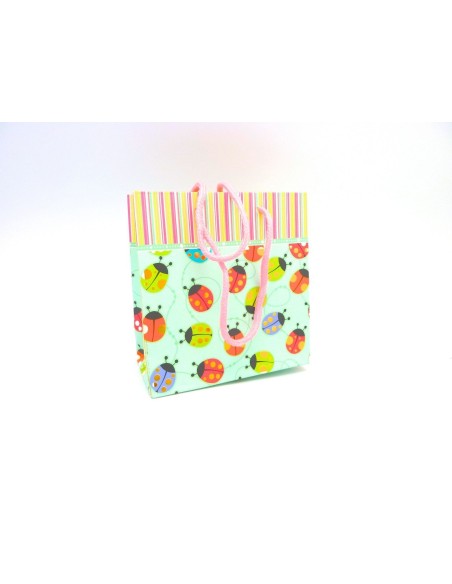 Pochette cadeaux en papier cartonné glacé motif coccinelle de couleur rose, bleu, jaune et doré 14,5cm x 15cm