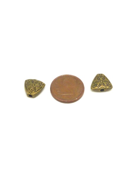 10 Perles intercalaire triangle gravé en métal de couleur bronze 9,3mm