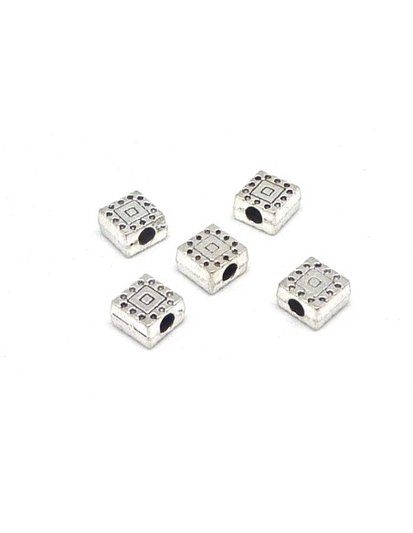 20 Perles en métal argenté carré cube gravé 6,4mm