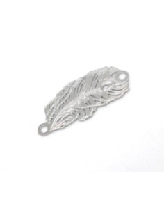 Estampe connecteur filigrane plume très fine en métal argenté très fin,