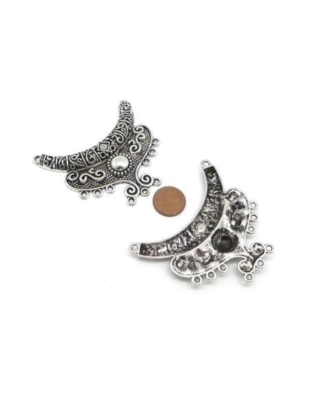 Petit Plastron pendentif intercalaire travaillé 63mm en métal argenté vieilli style bohème ethnique Petit Plastron pendentif intercalaire travaillé 63mm en métal argenté vieilli style bohème ethnique