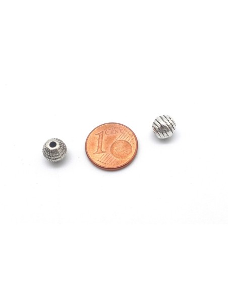 Perle ronde 7mm en métal argenté travaillé, style ethnique