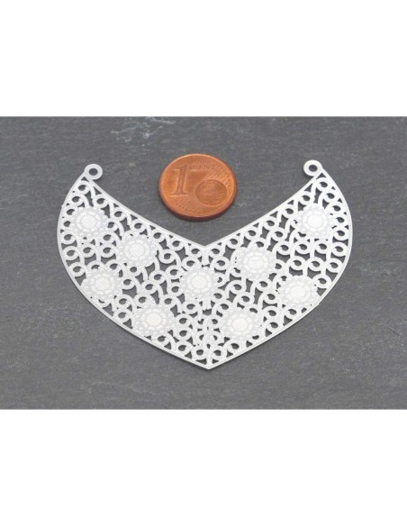 Petit Plastron pendentif intercalaire filigrane en métal argenté travaillé fin et léger stylisé 60mm X 49mm